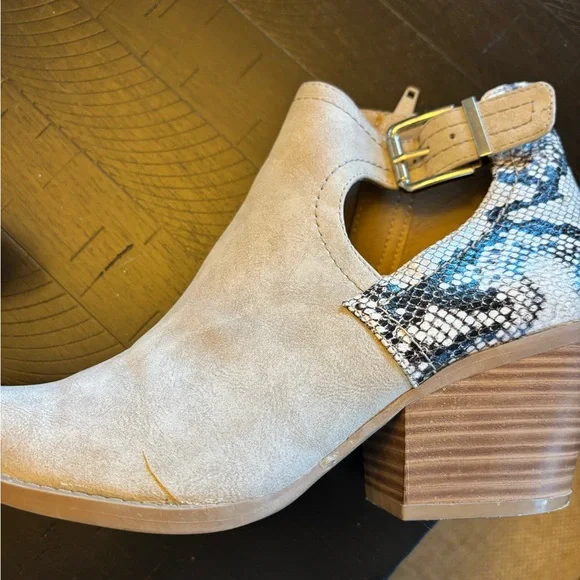 Women's Tan Ankle Boots - Picture 5 of 7